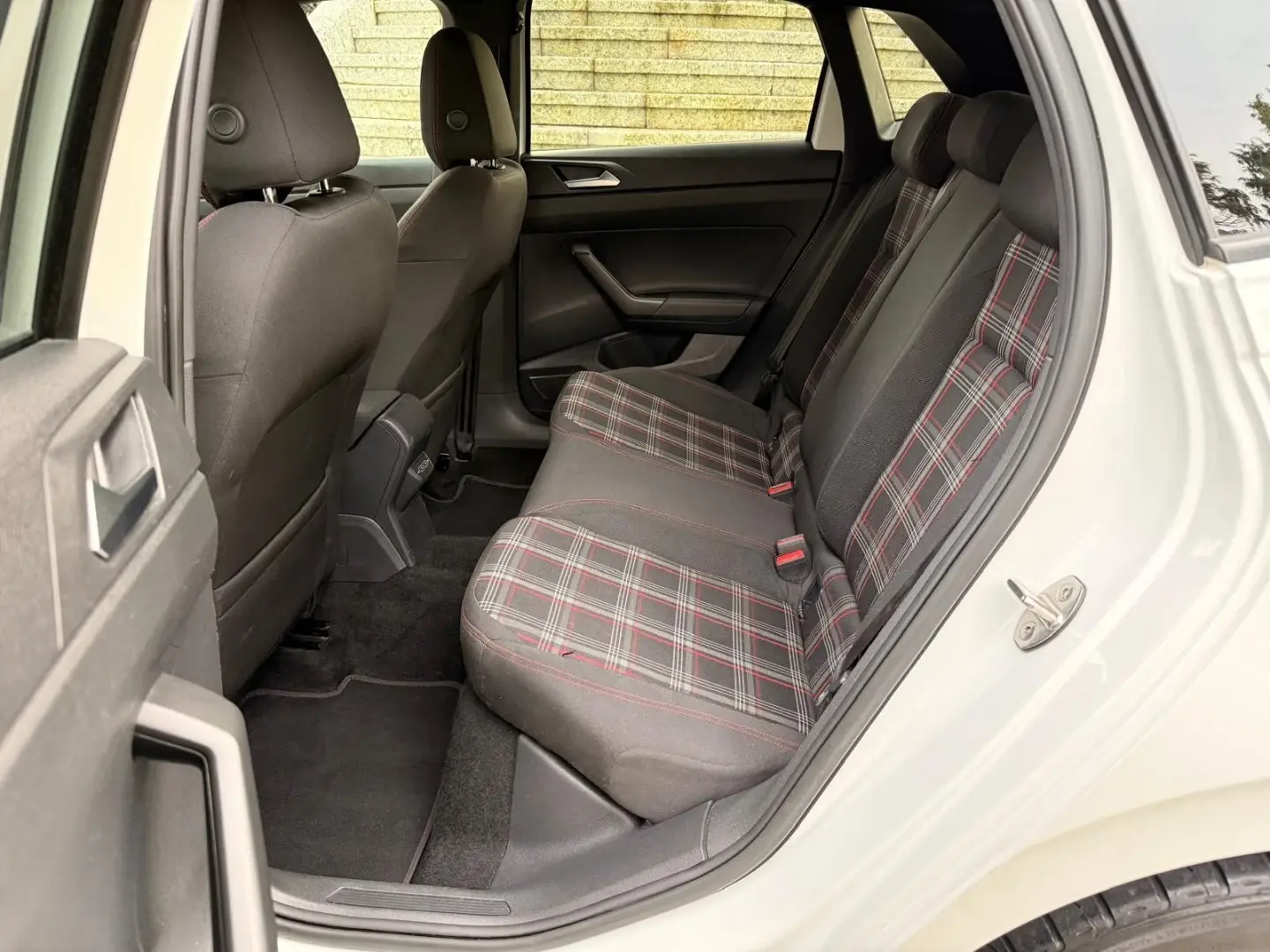 Volkswagen Polo 2.0 TSI DSG GTI 11