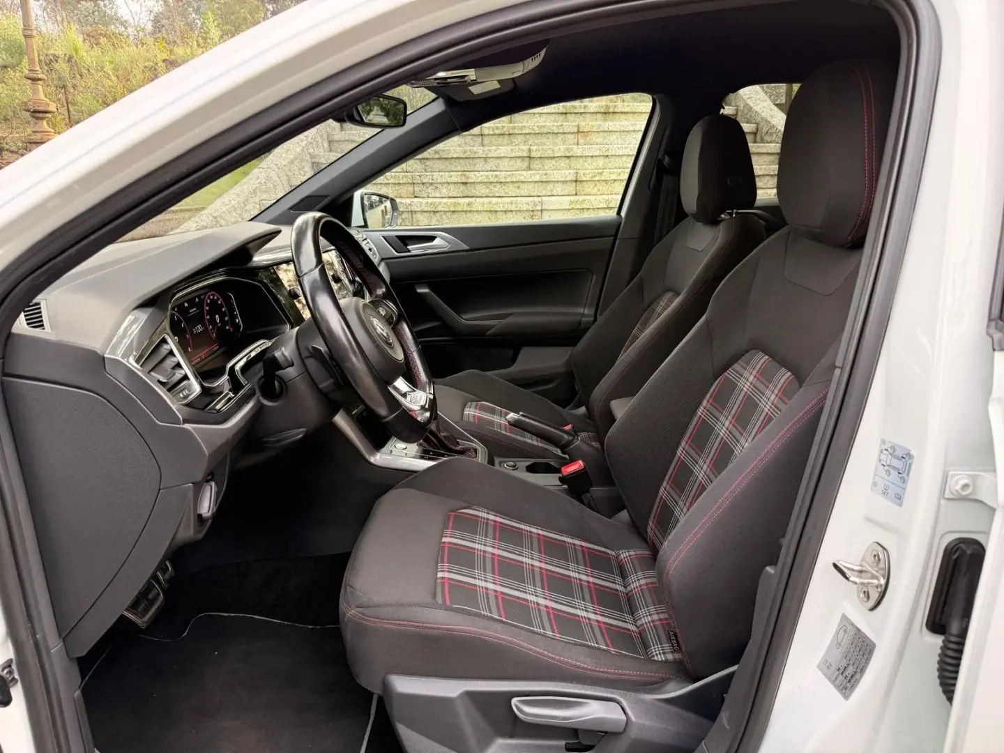 Volkswagen Polo 2.0 TSI DSG GTI 31