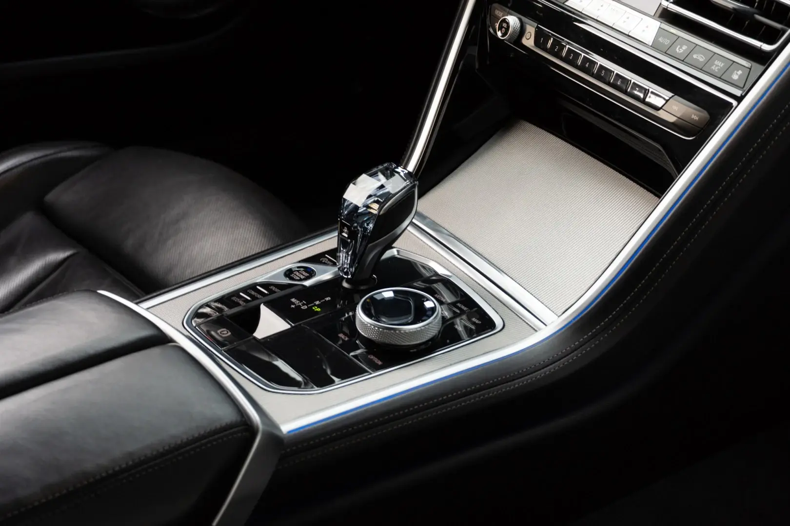 BMW 840 d xDrive Pack M 28