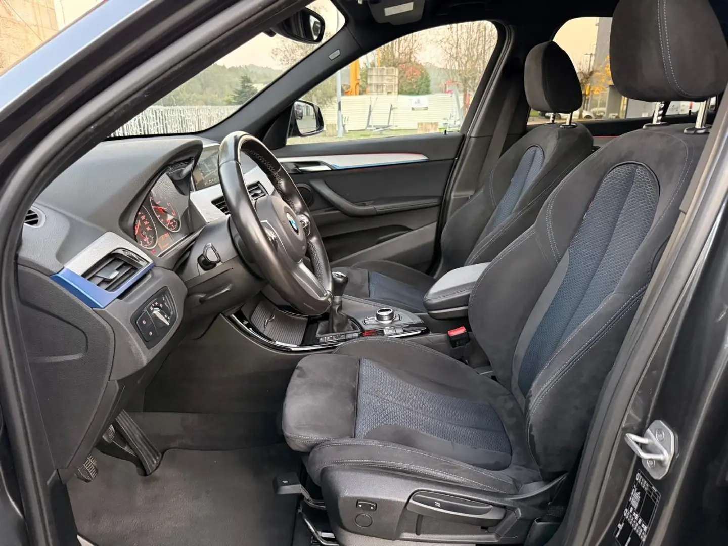 BMW X1 16 d sDrive Pack M 12