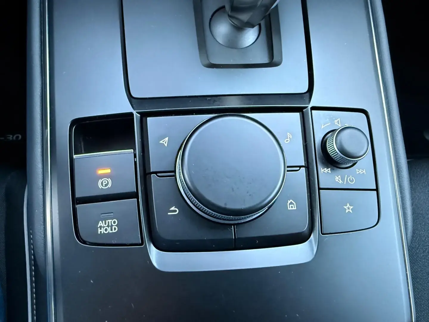 Mazda MX-30 e-SKYACTIV Advantage+Modern Confidence 15