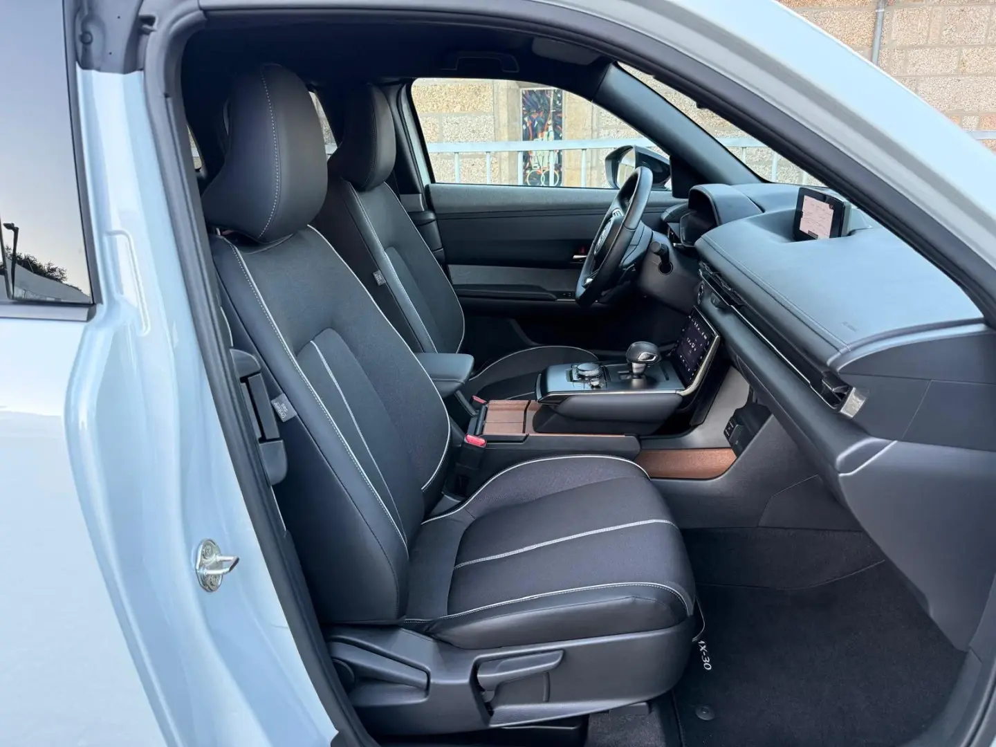 Mazda MX-30 e-SKYACTIV Advantage+Modern Confidence 16
