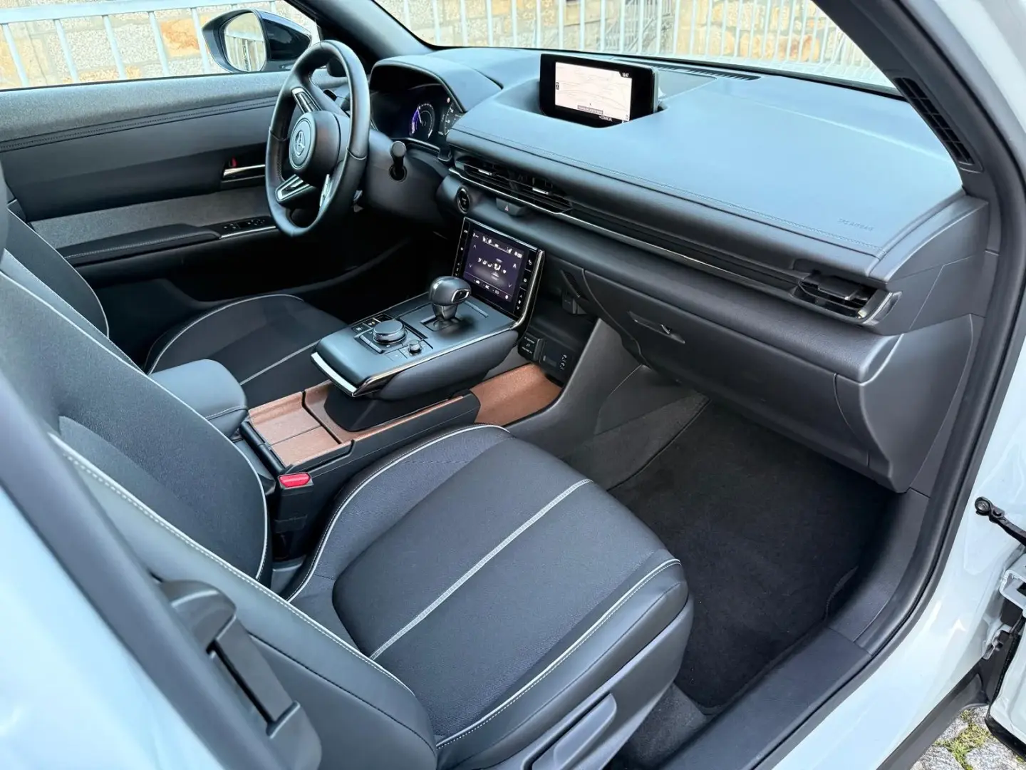 Mazda MX-30 e-SKYACTIV Advantage+Modern Confidence 17