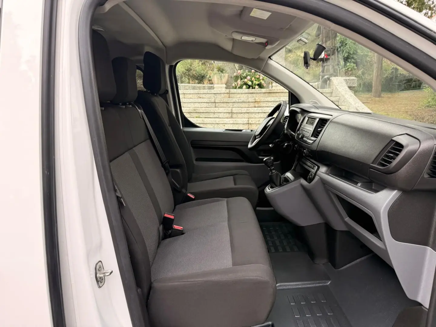 Peugeot Traveller 9 lugares 14