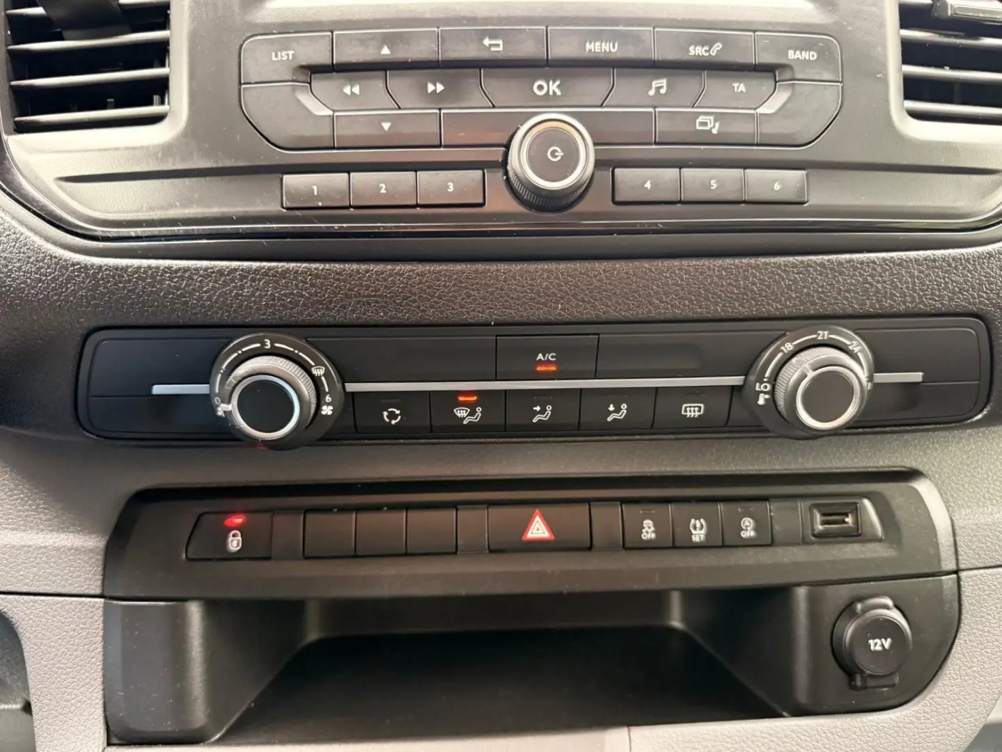 Peugeot Traveller 9 lugares 16