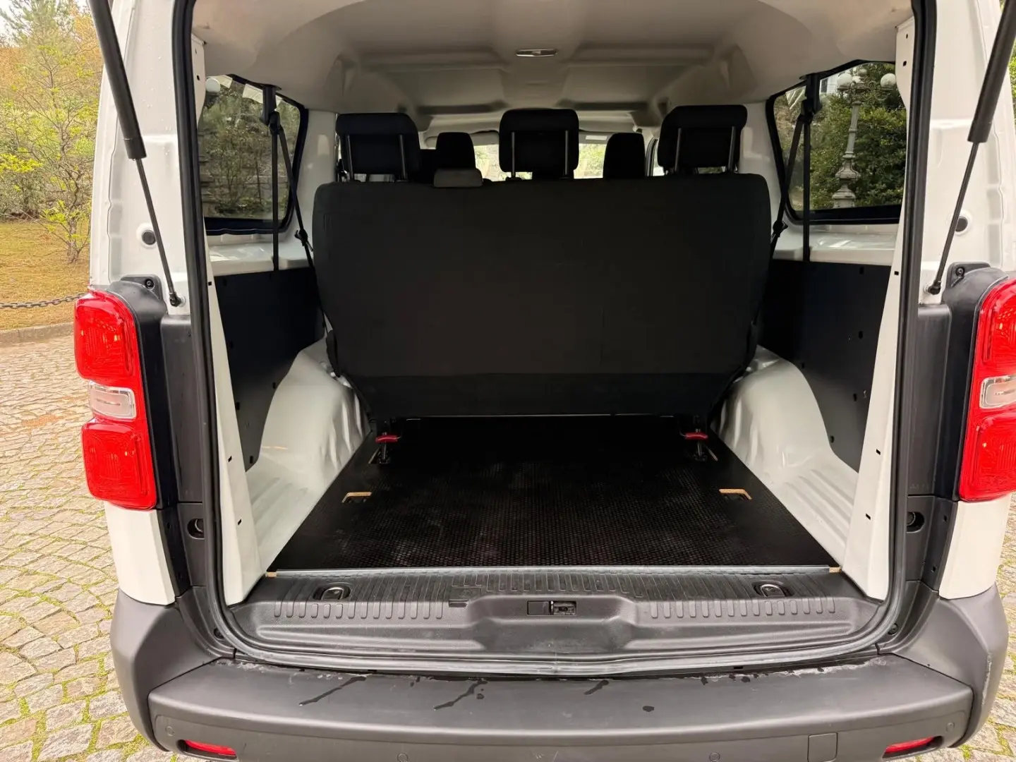 Peugeot Traveller 9 lugares 18