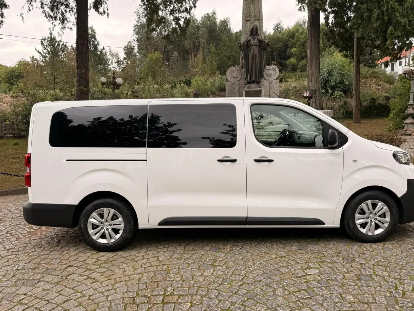 Peugeot Traveller 9 lugares 21