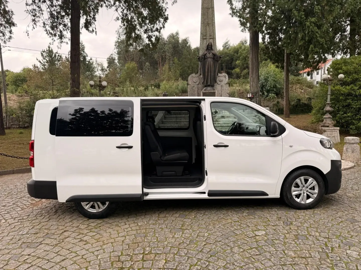 Peugeot Traveller 9 lugares 22