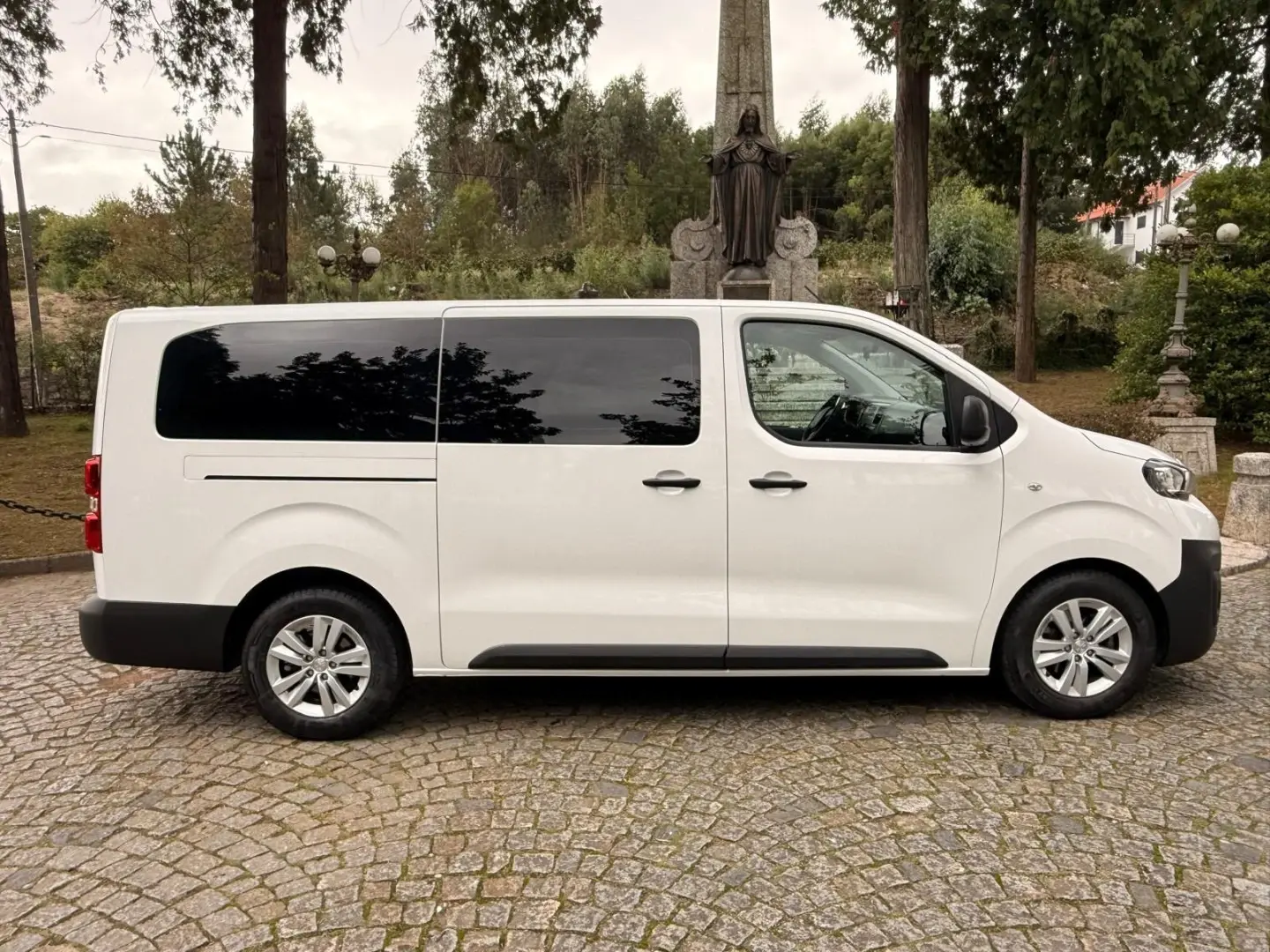 Peugeot Traveller 9 lugares 23