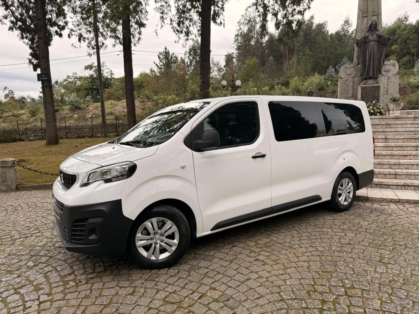 Peugeot Traveller 9 lugares 26