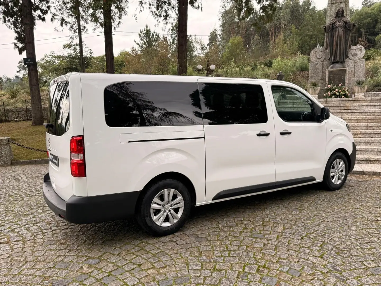 Peugeot Traveller 9 lugares 27