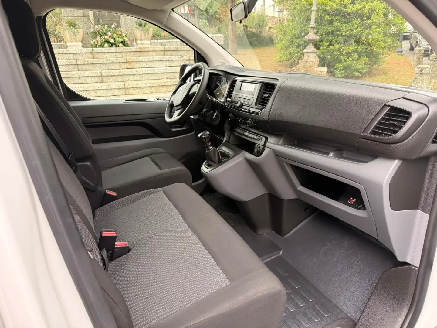 Peugeot Traveller 9 lugares 33