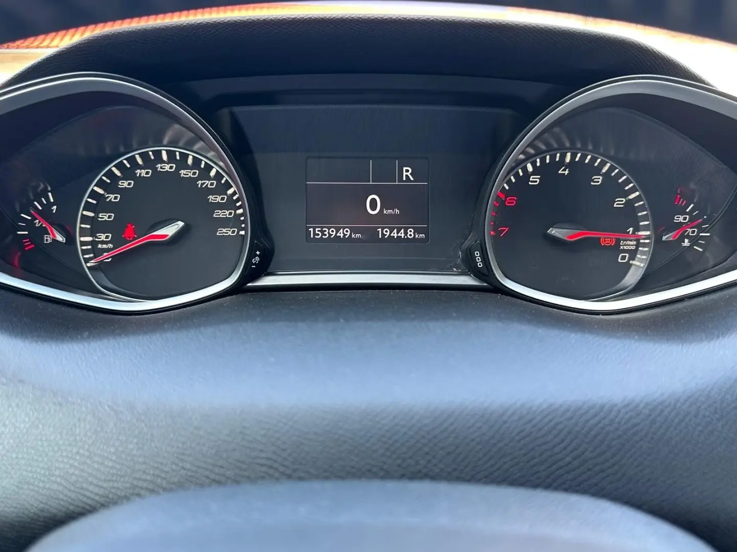 Peugeot 308 1.2 PureTech Allure EAT8 29