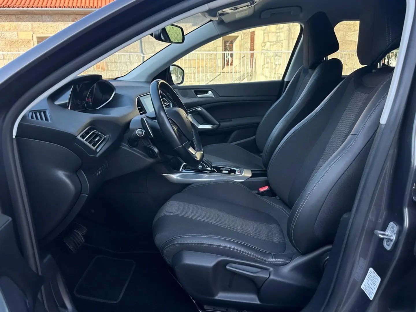 Peugeot 308 1.2 PureTech Allure EAT8 36