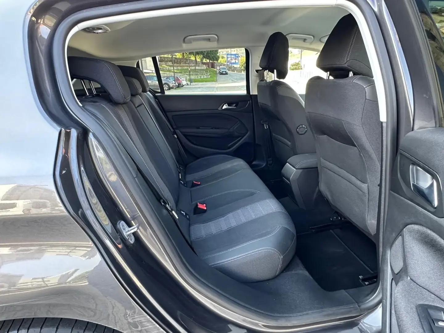 Peugeot 308 1.2 PureTech Allure EAT8 38