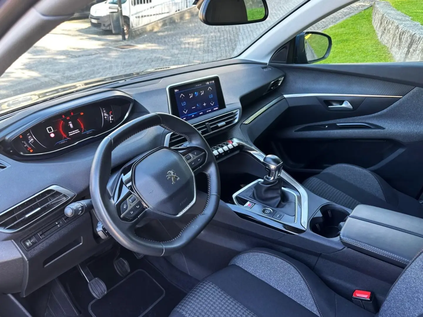 Peugeot 3008 1.5 BlueHDi Active 11