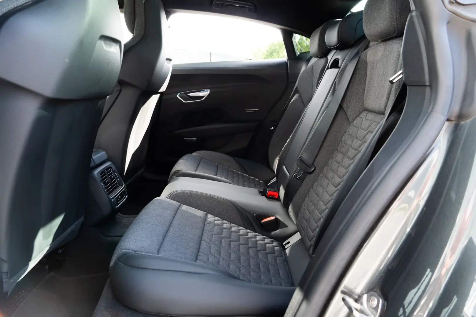 Audi e-tron GT quattro 38