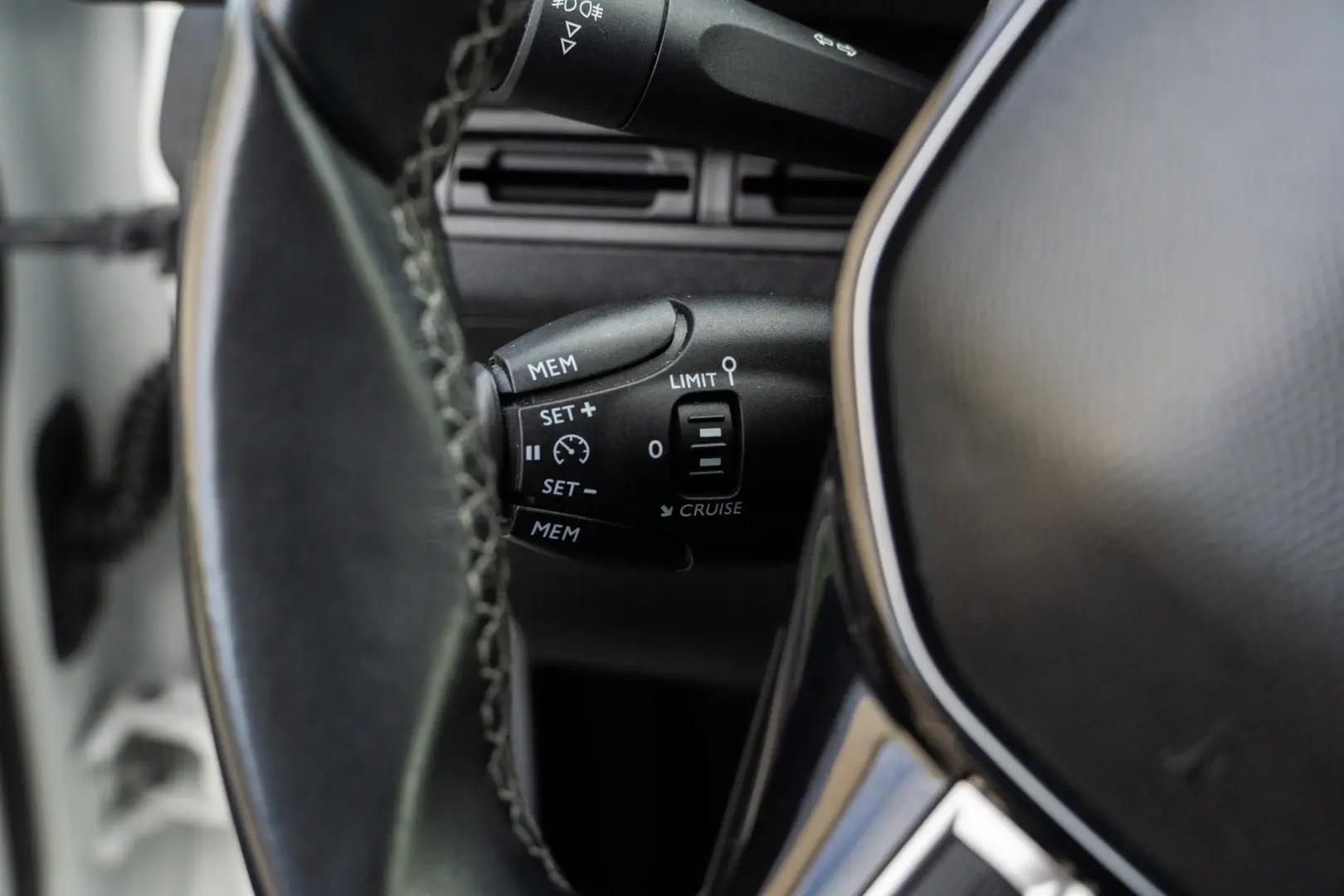 Peugeot 3008 1.2 PureTech Allure Pack 24