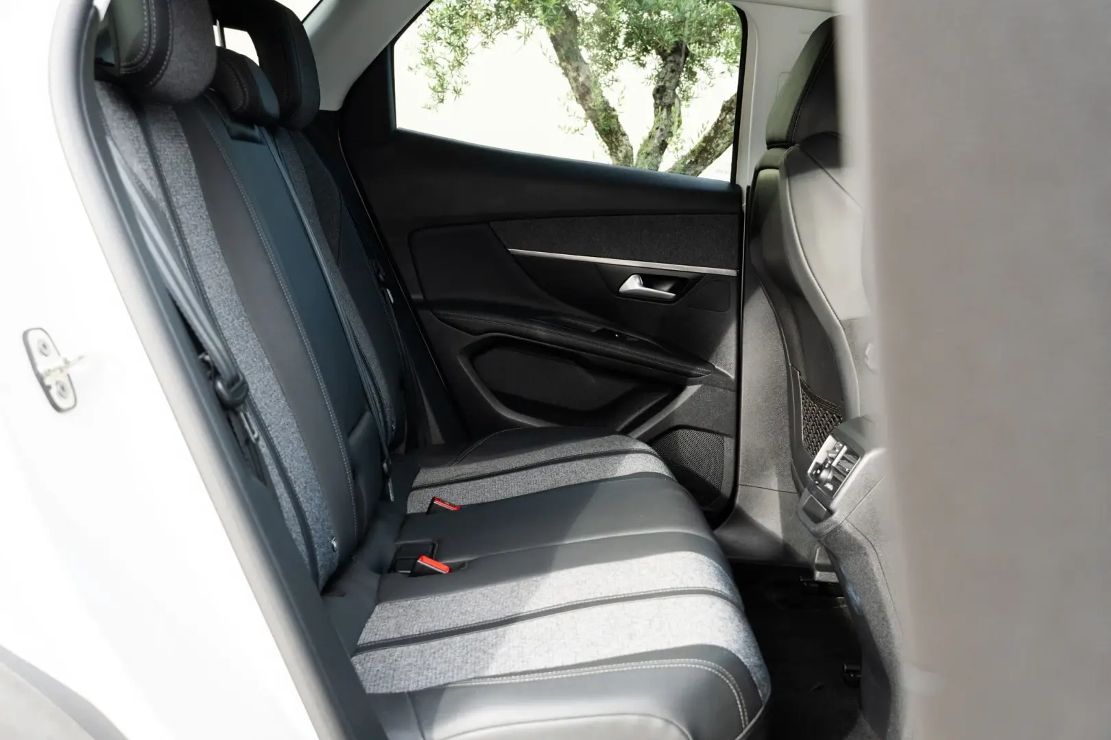 Peugeot 3008 1.2 PureTech Allure Pack 28