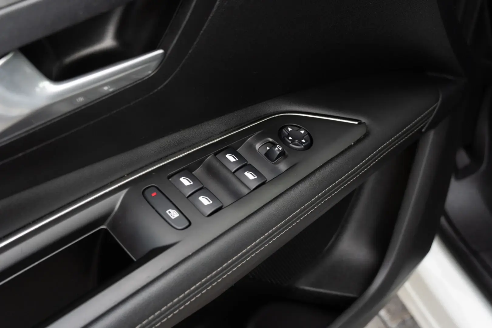 Peugeot 3008 1.2 PureTech Allure Pack 34