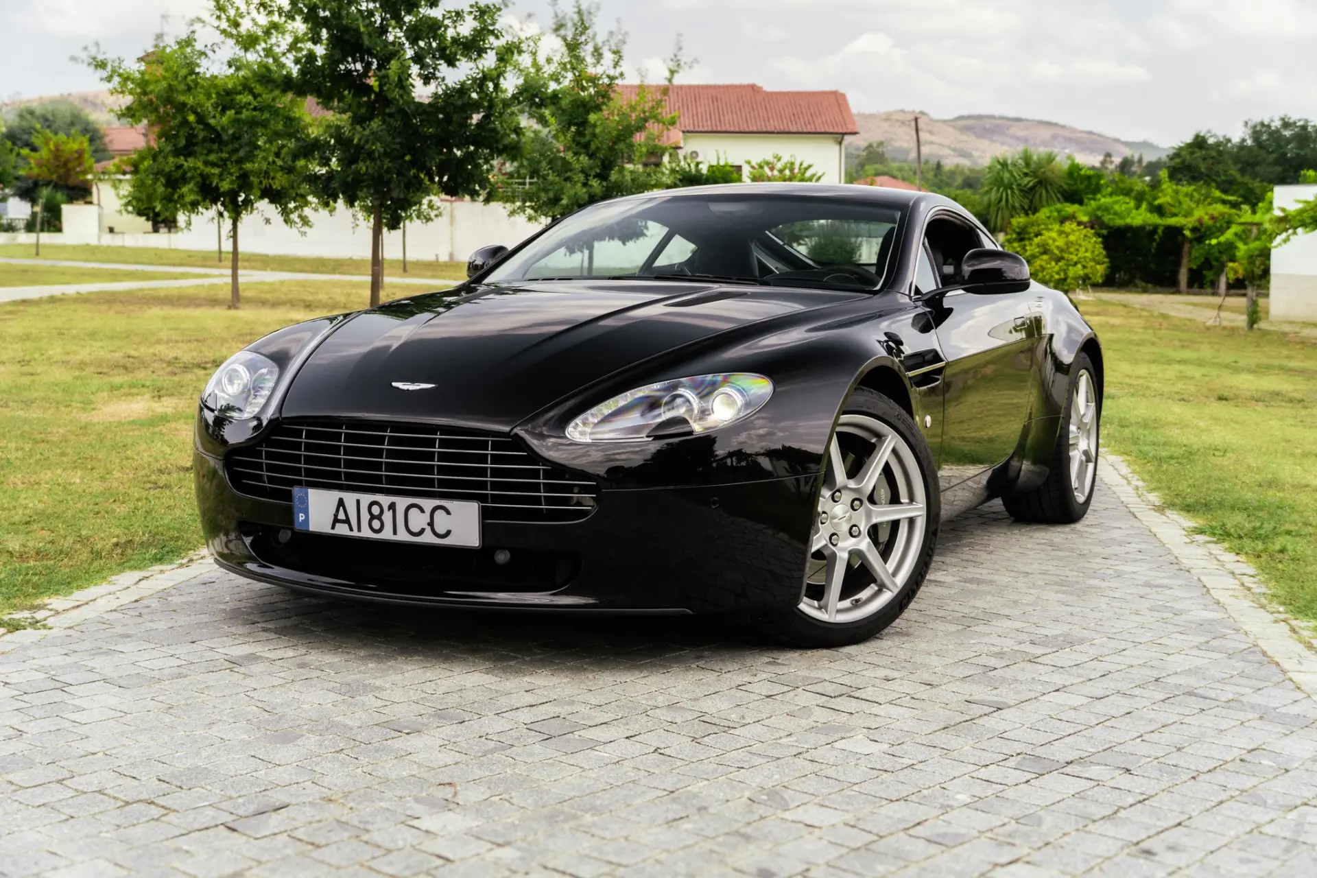 Aston Martin Vantage Coupe Sportshift 1