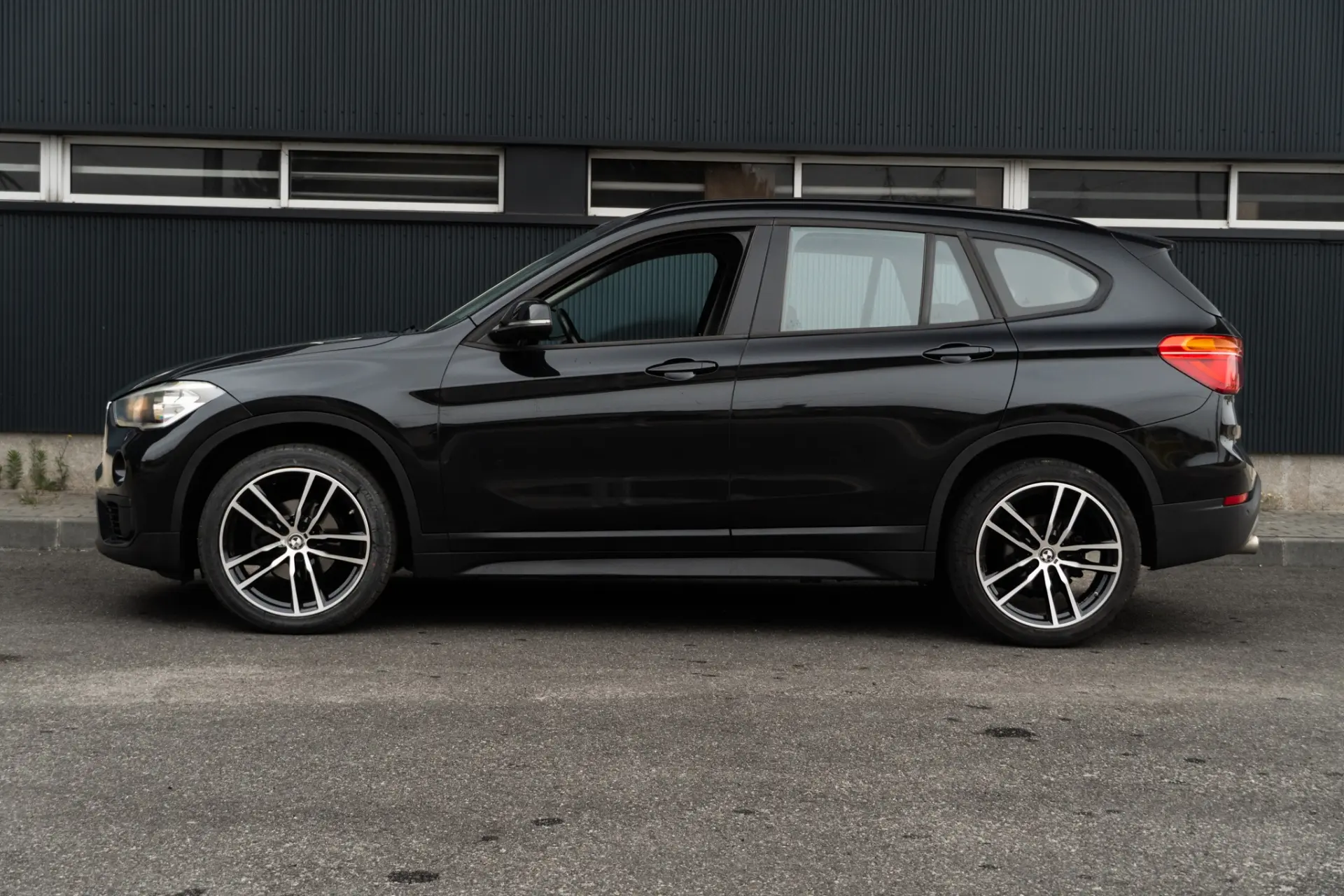 BMW X1 16 d sDrive Advantage 32