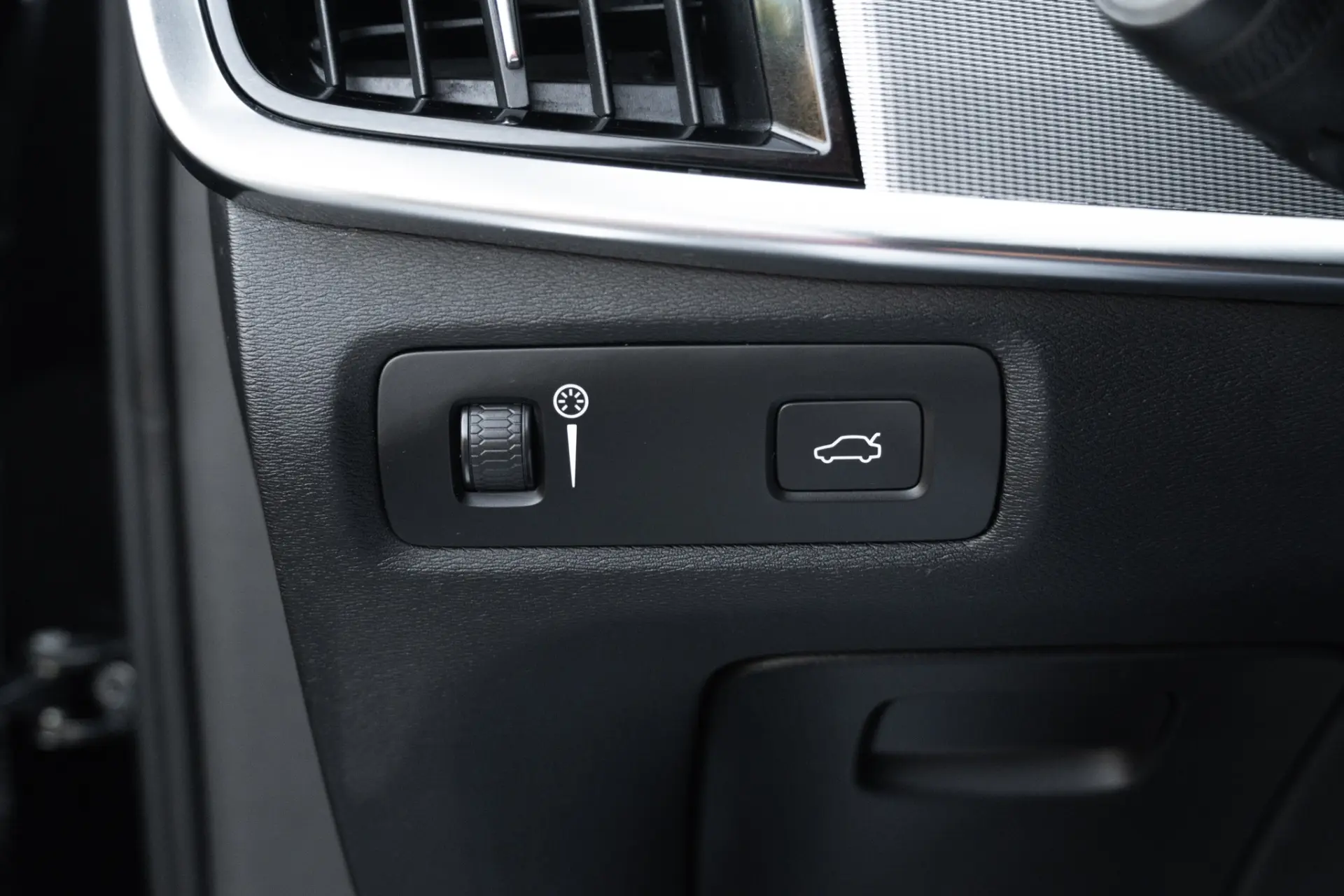 Volvo V90 2.0 D4 R-Design Geartronic 49