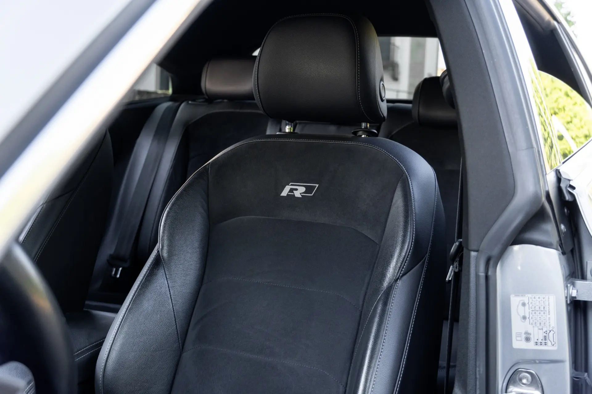 Volkswagen Arteon 2.0 TDI R-Line DSG 38