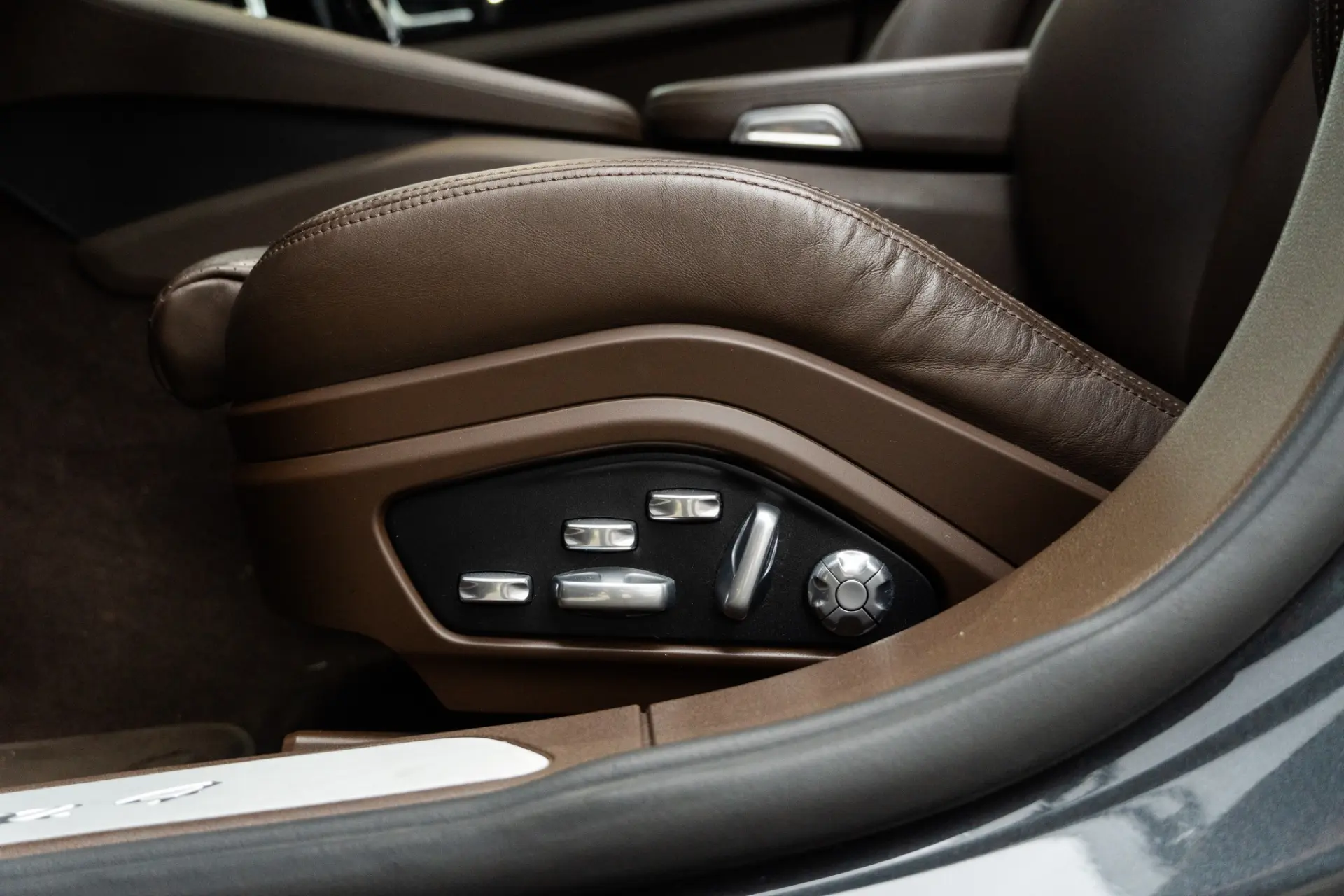 Porsche Panamera Sport Turismo 4 E-Hybrid Platinum Edition PDLS 47