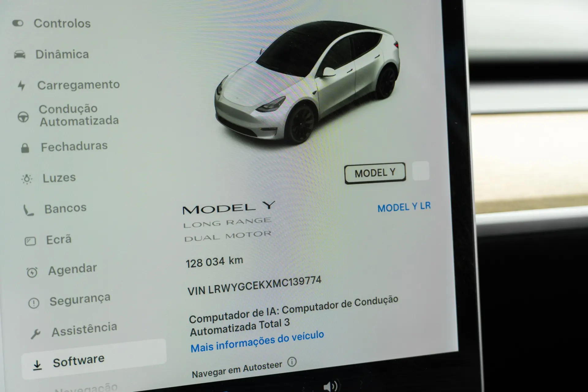 Tesla Model Y Long Range Dual Motor AWD 19