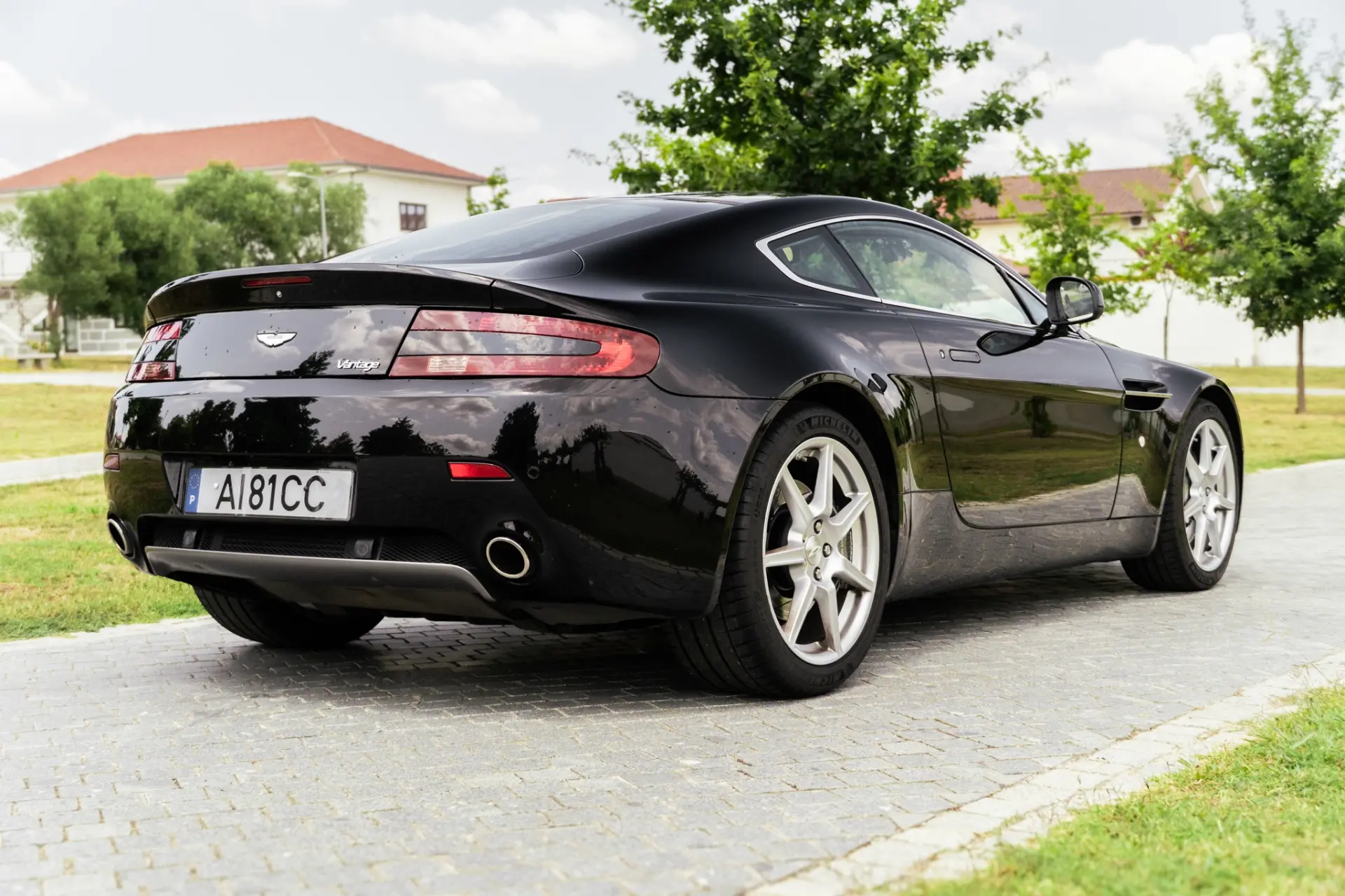 Aston Martin Vantage Coupe Sportshift 4