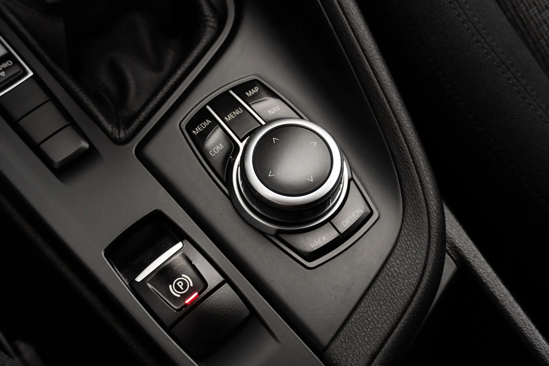 BMW X1 16 d sDrive Advantage 23