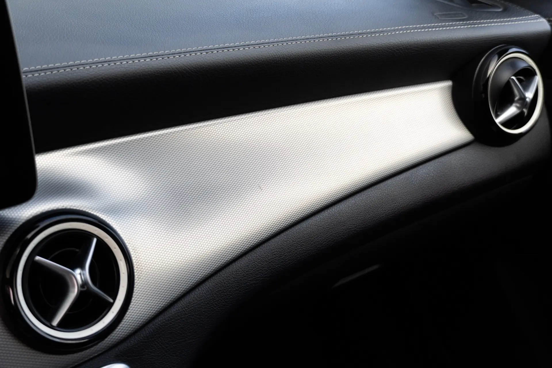 Mercedes-Benz CLA 180 d Shooting Brake AMG Line 24
