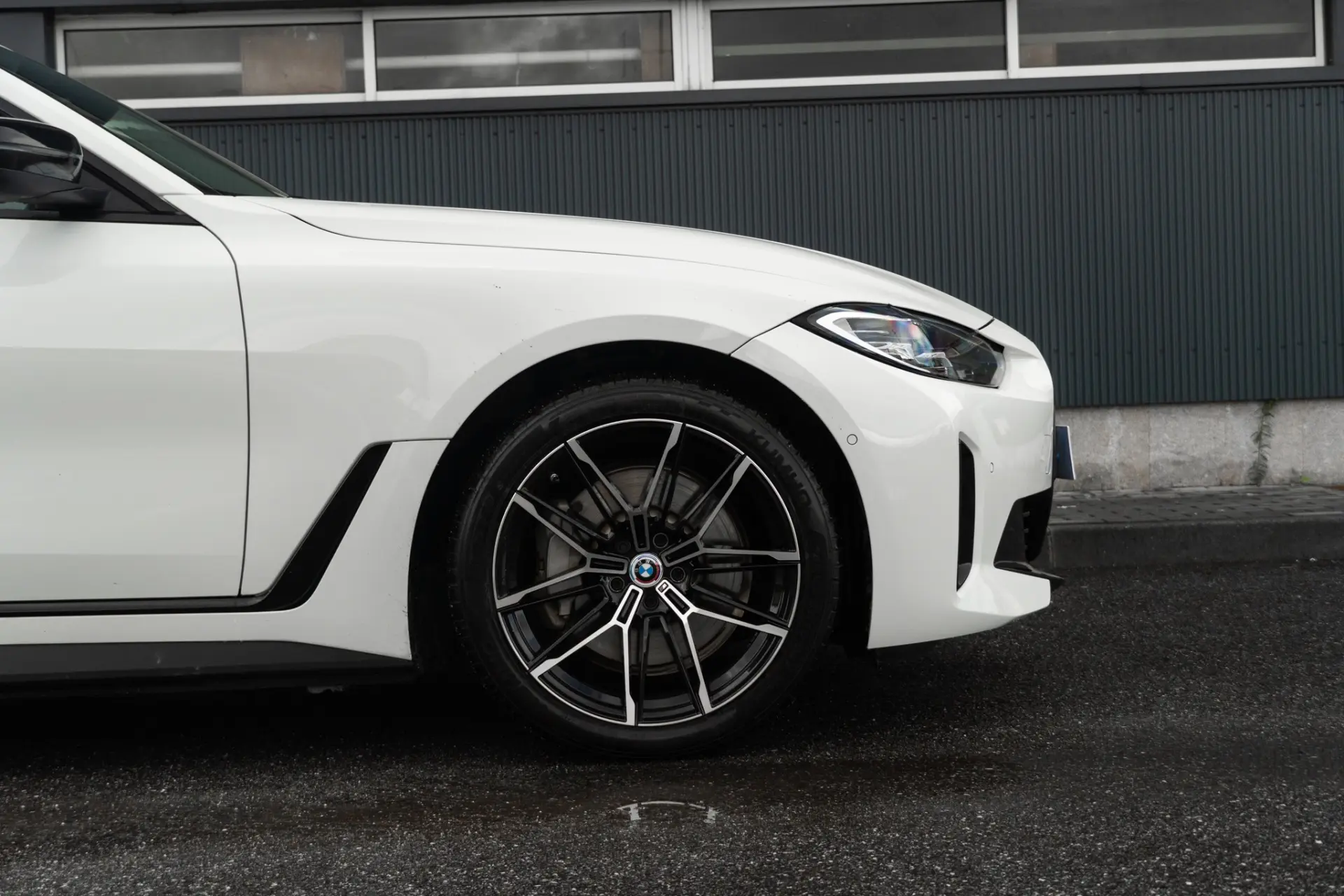 BMW i4 eDrive40 35