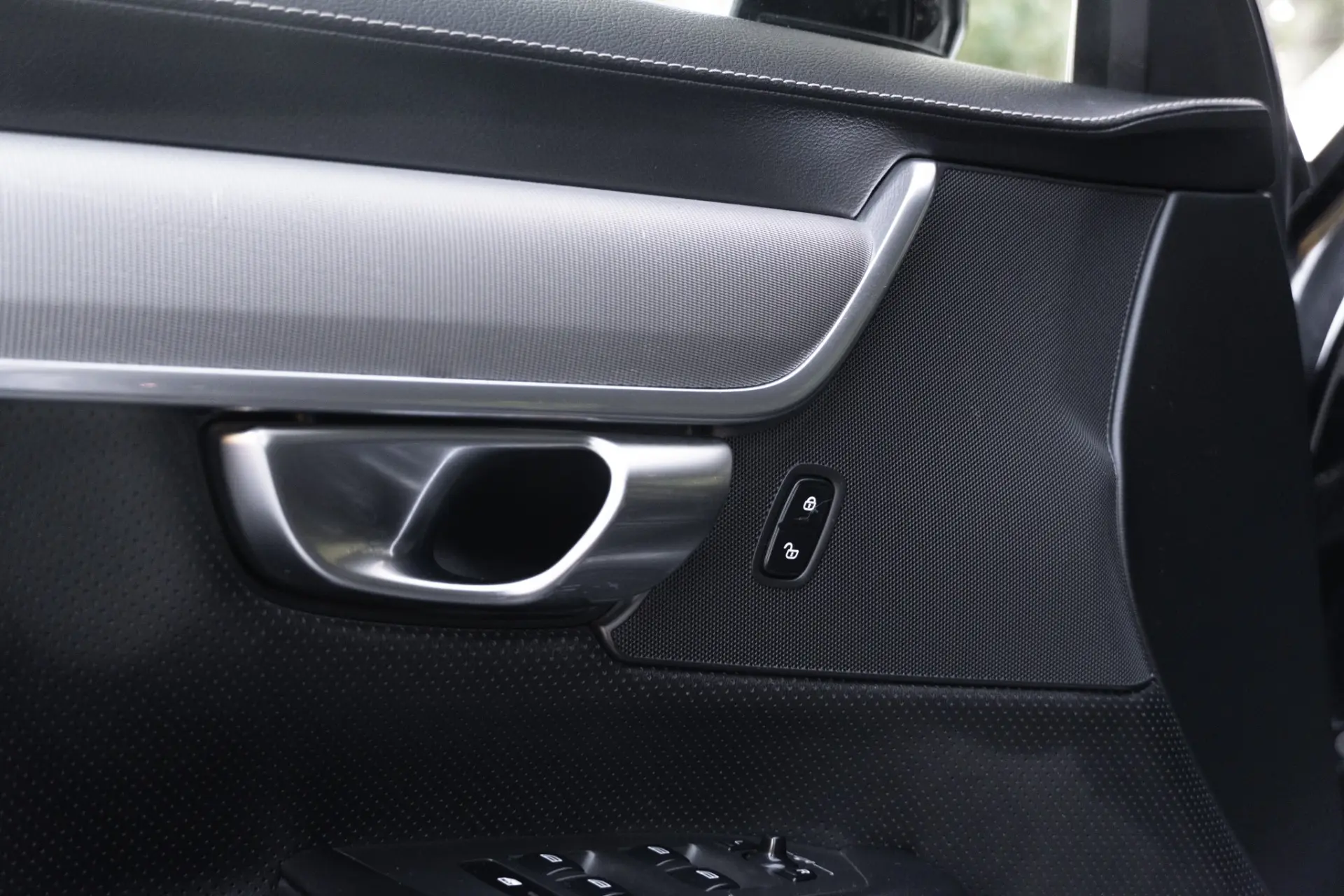 Volvo V90 2.0 D4 R-Design Geartronic 47