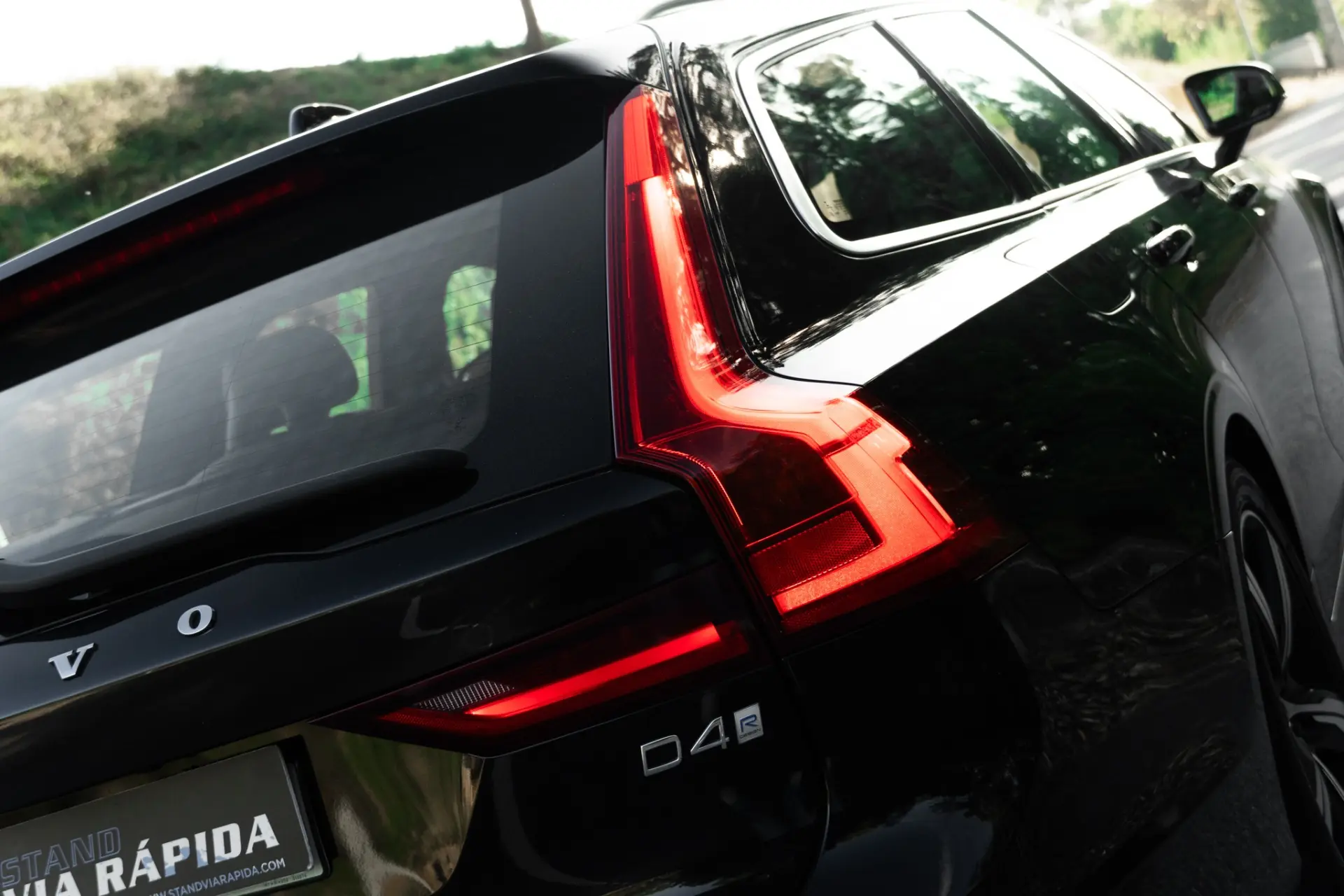 Volvo V90 2.0 D4 R-Design Geartronic 36