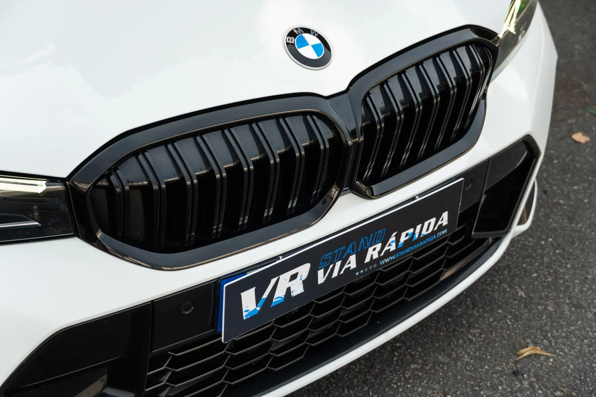 BMW 318 d Pack Desportivo M Pro Auto 32