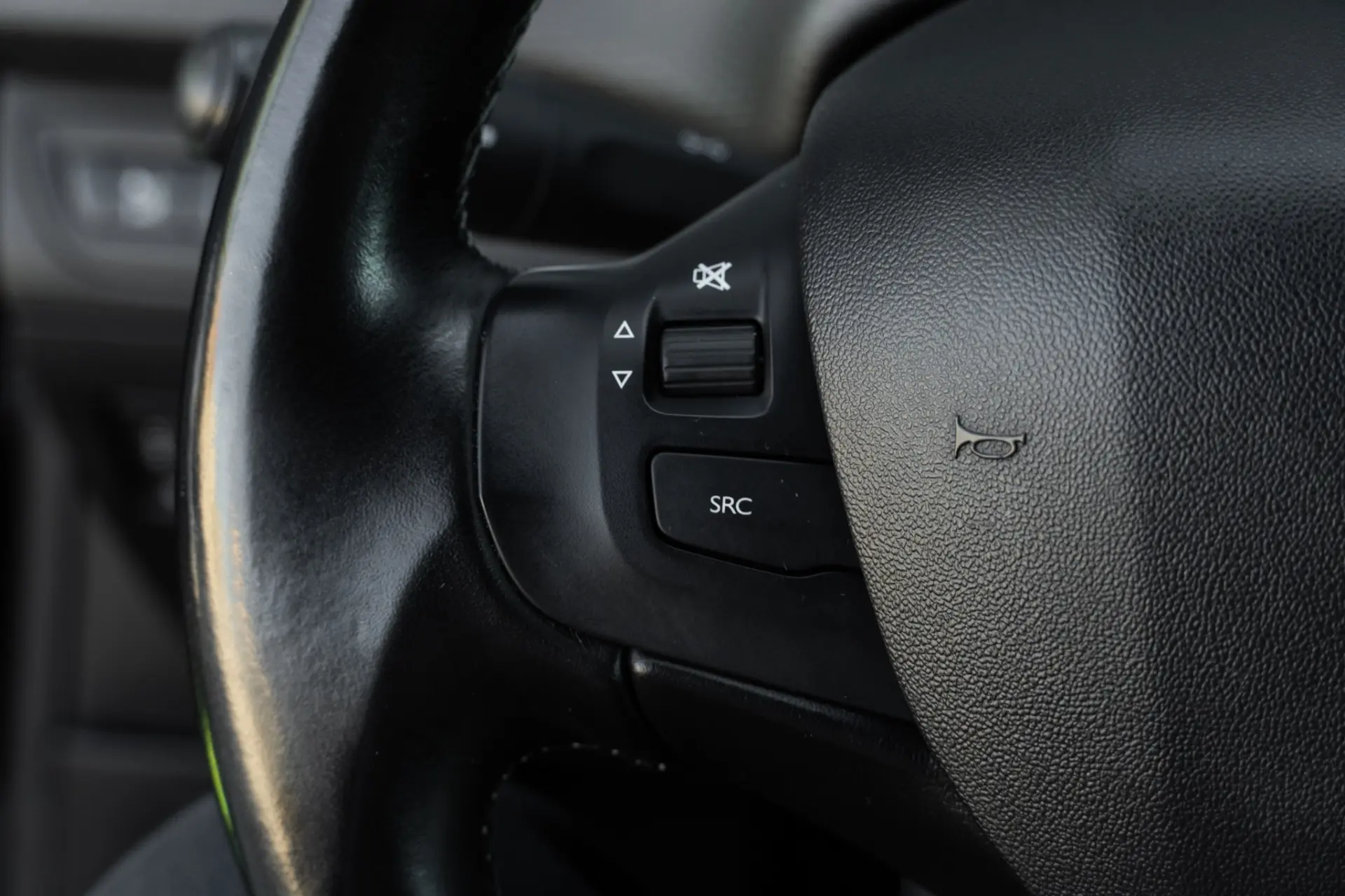 Peugeot 2008 1.2 PureTech Allure 34