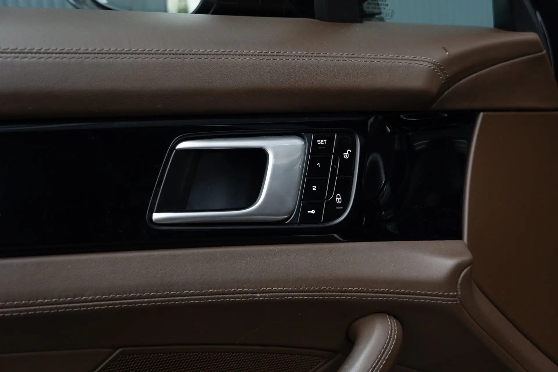 Porsche Panamera Sport Turismo 4 E-Hybrid Platinum Edition PDLS 49