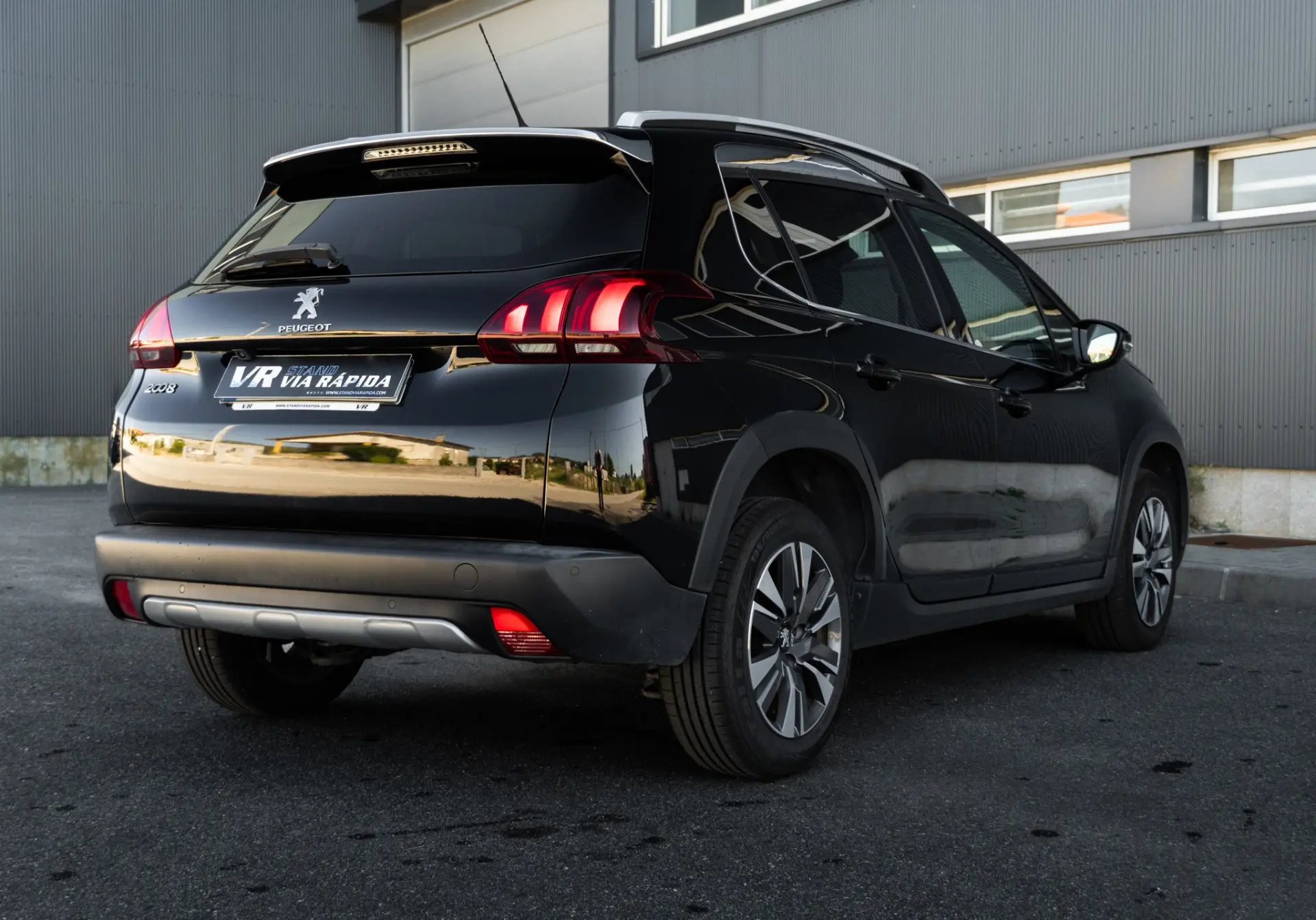 Peugeot 2008 1.2 PureTech Allure 4