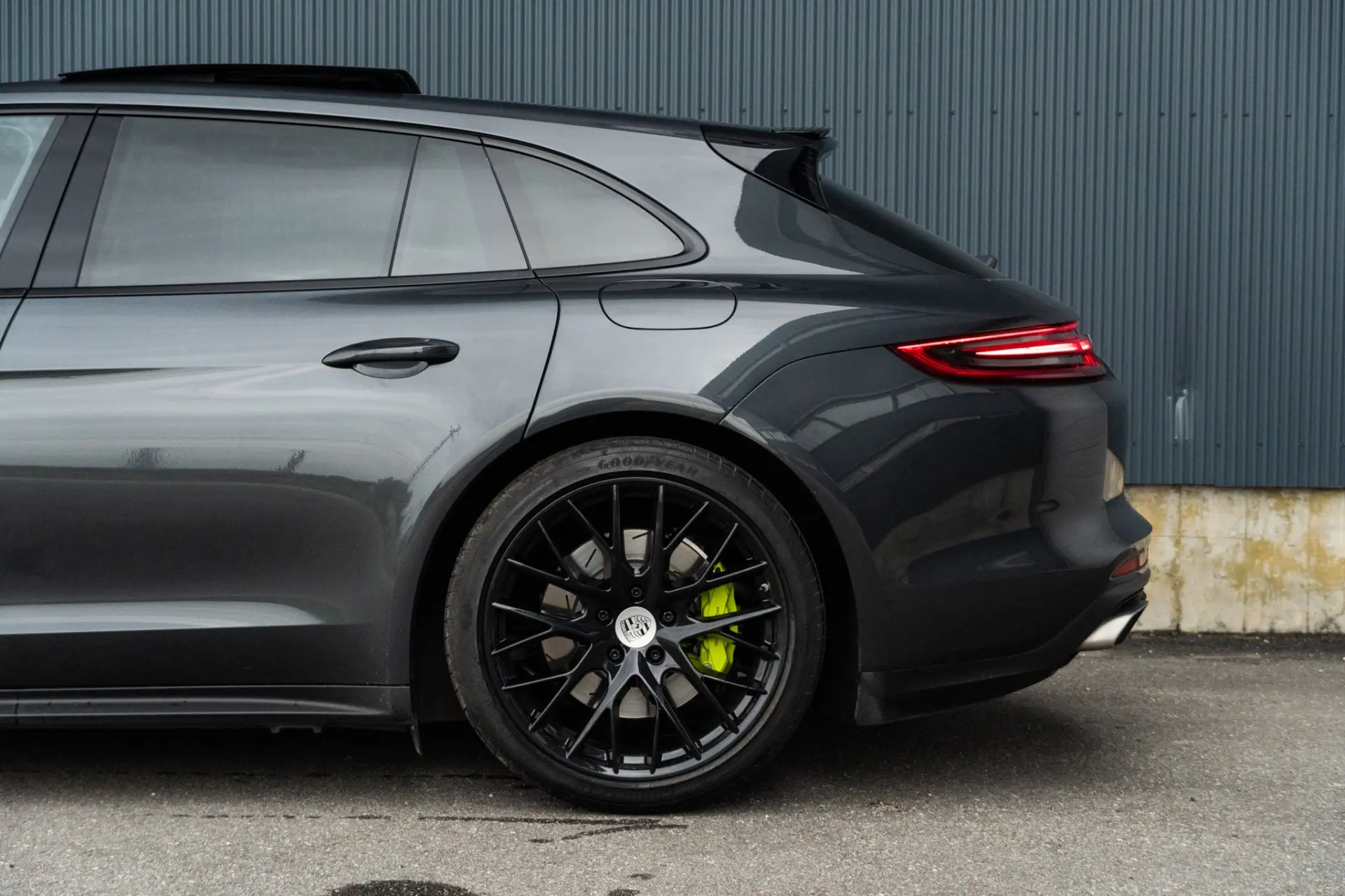 Porsche Panamera Sport Turismo 4 E-Hybrid Platinum Edition PDLS 39