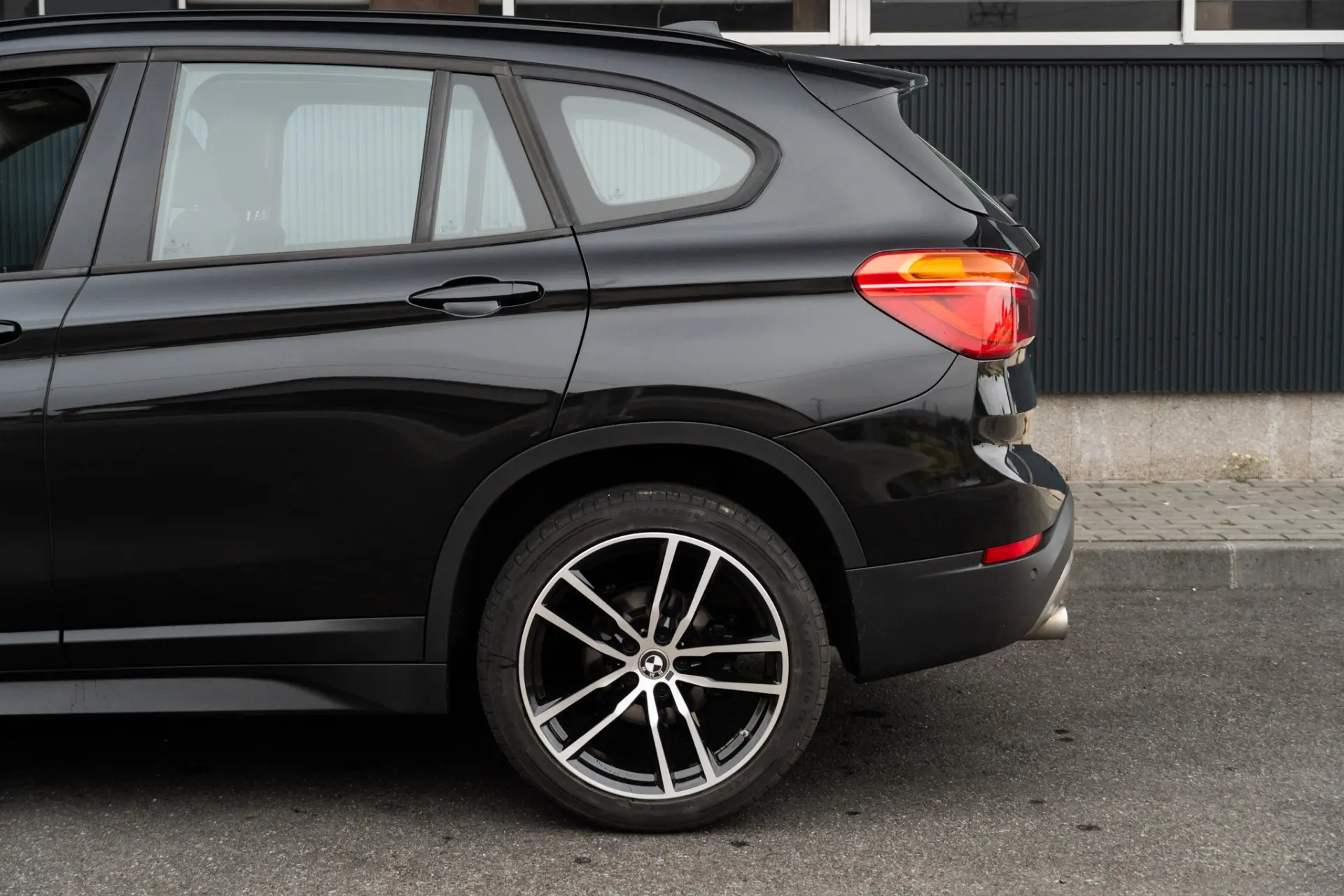 BMW X1 16 d sDrive Advantage 34