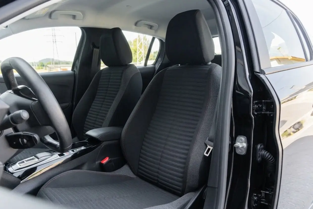 Peugeot 208 1.5 BlueHDi Allure 8