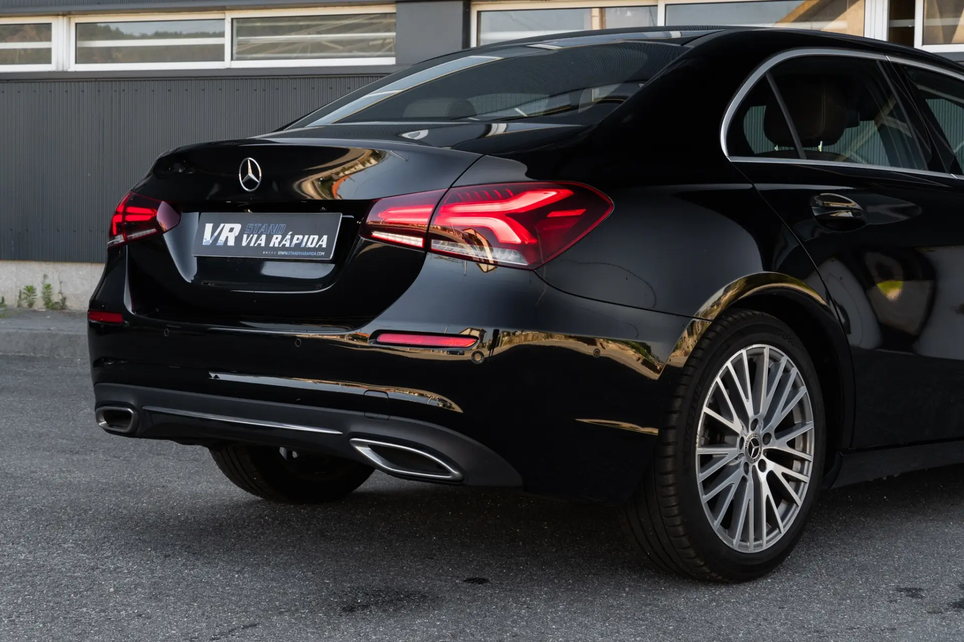 Mercedes-Benz A 180 Limousine d Progressive Aut. 33