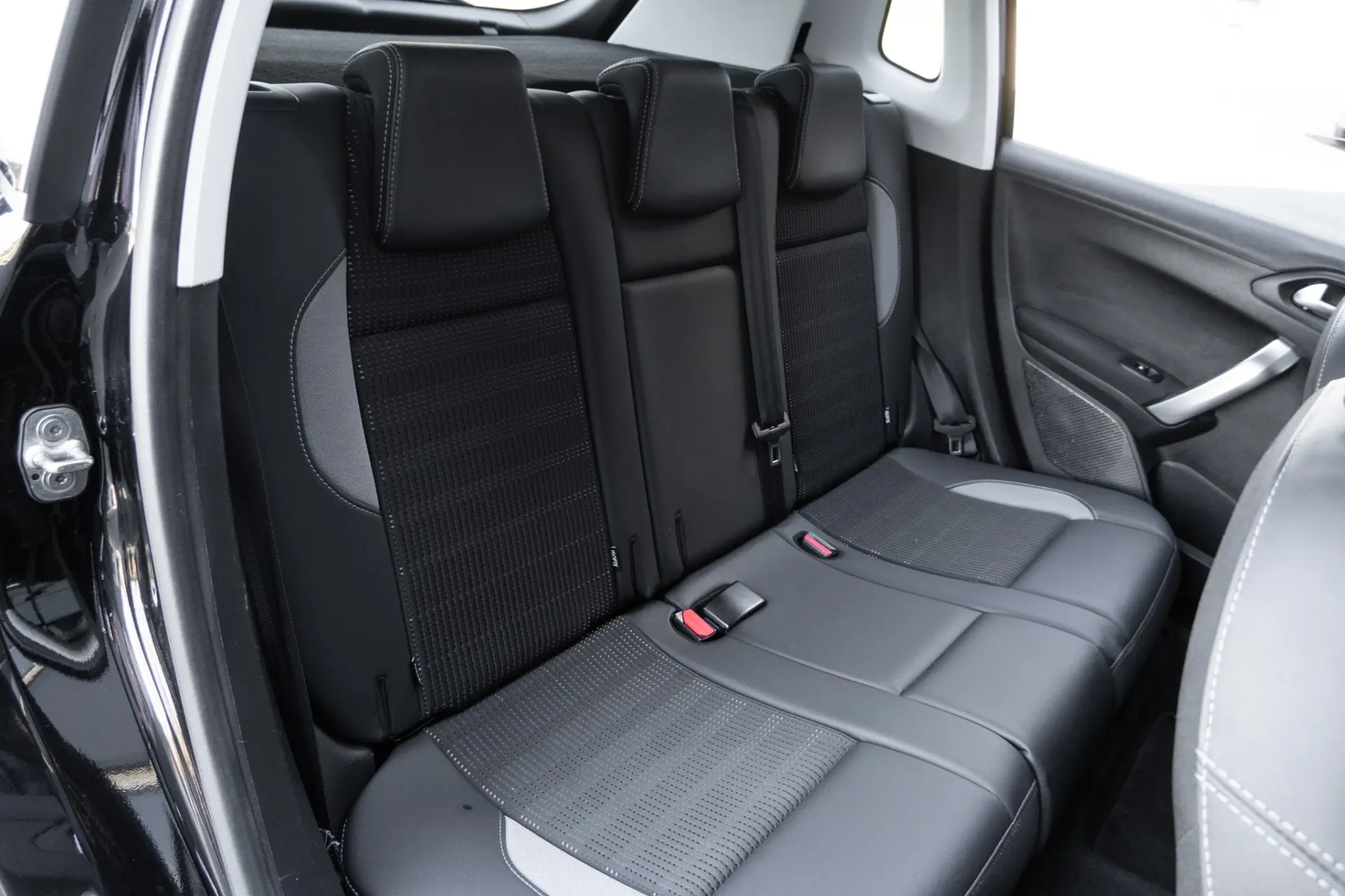 Peugeot 2008 1.2 PureTech Allure 33