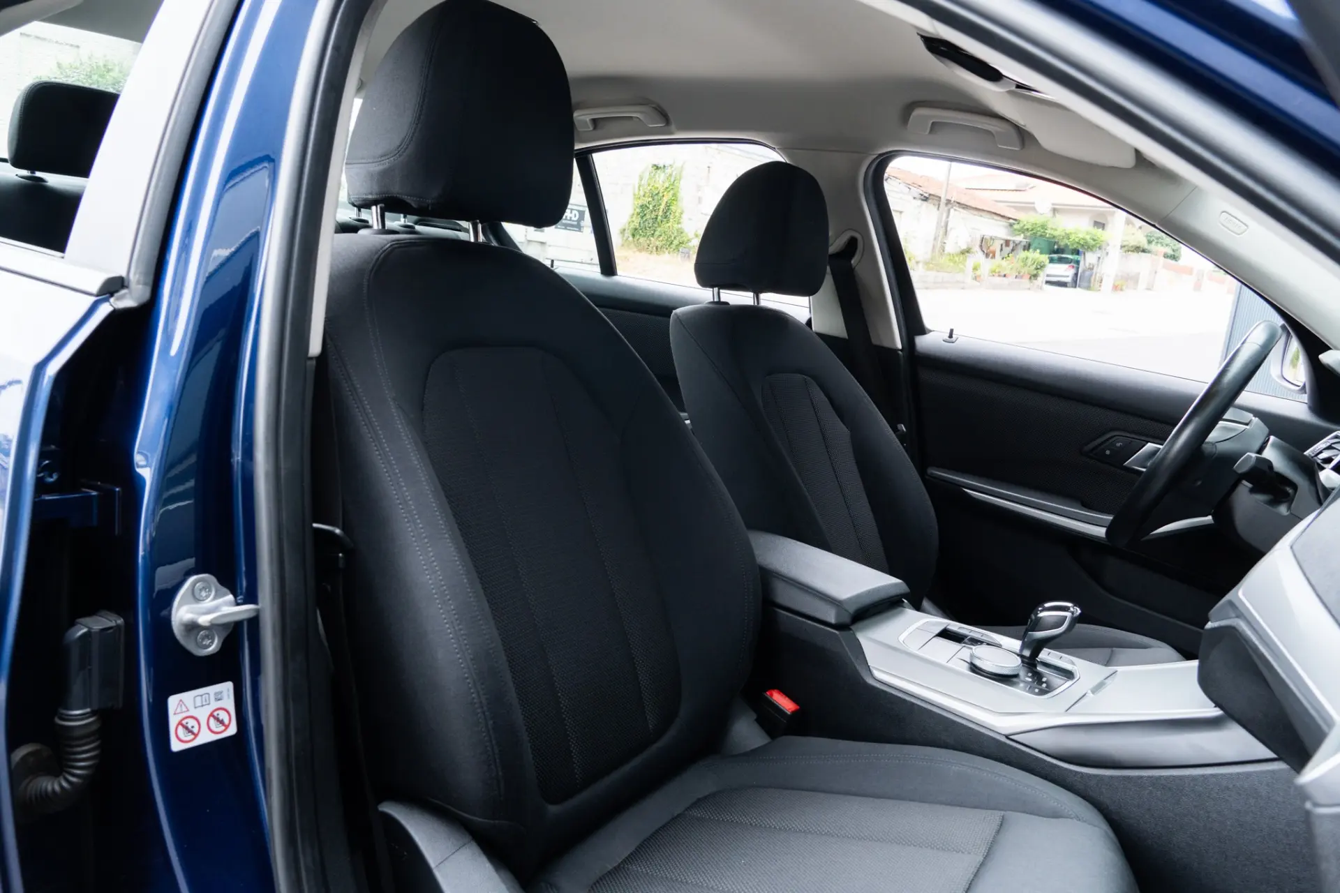 BMW 330 e Line Luxury Auto 35