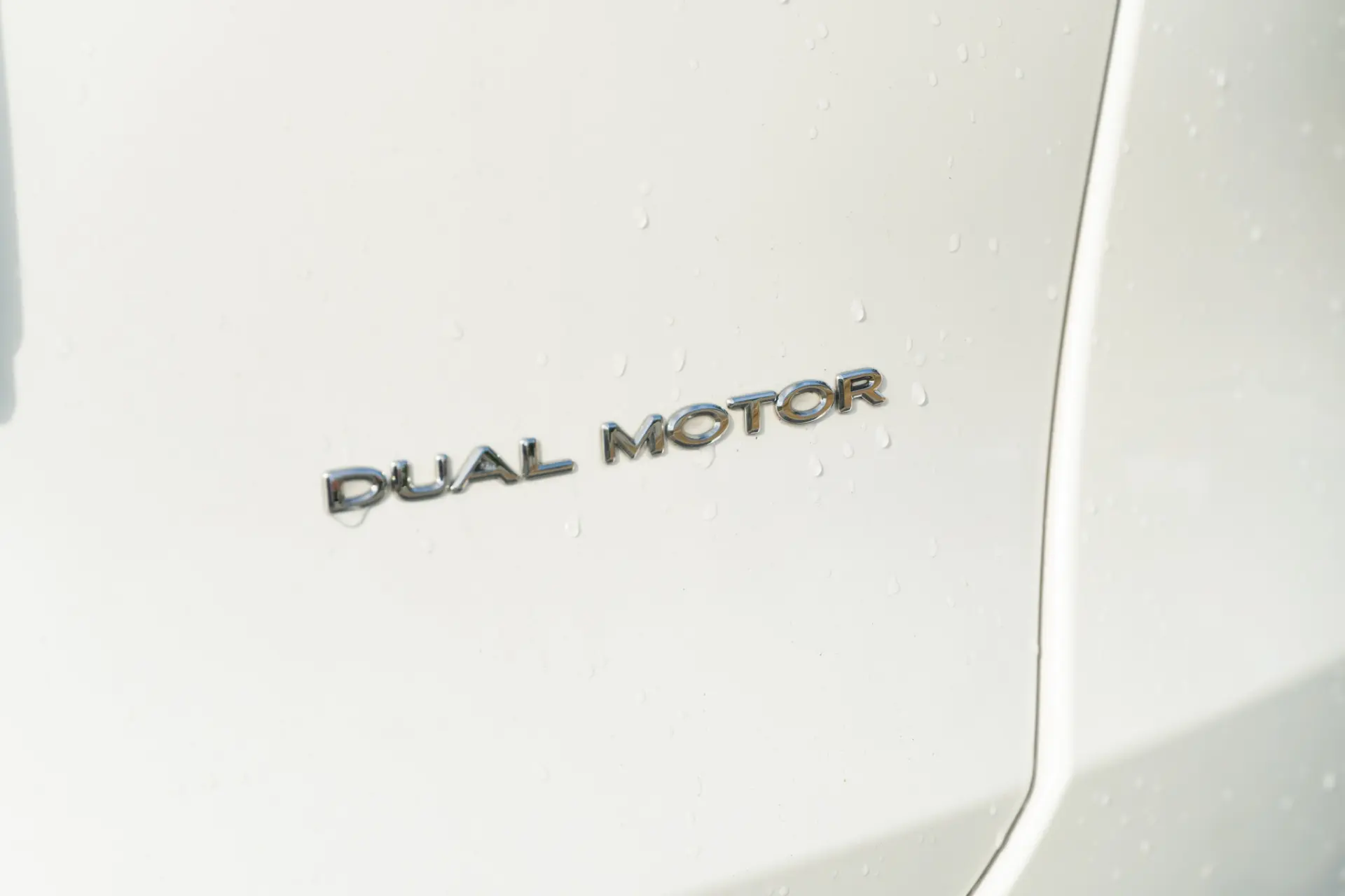 Tesla Model Y Long Range Dual Motor AWD 52