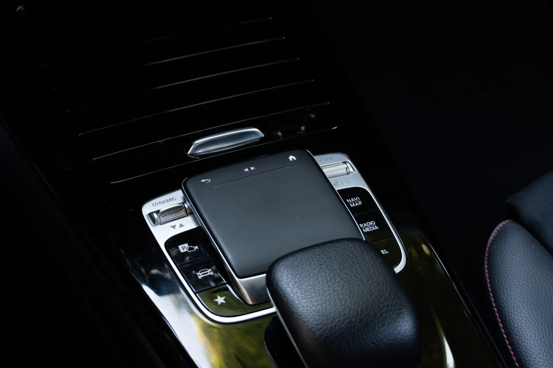 Mercedes-Benz CLA 180 d 7G-DCT AMG Line 42