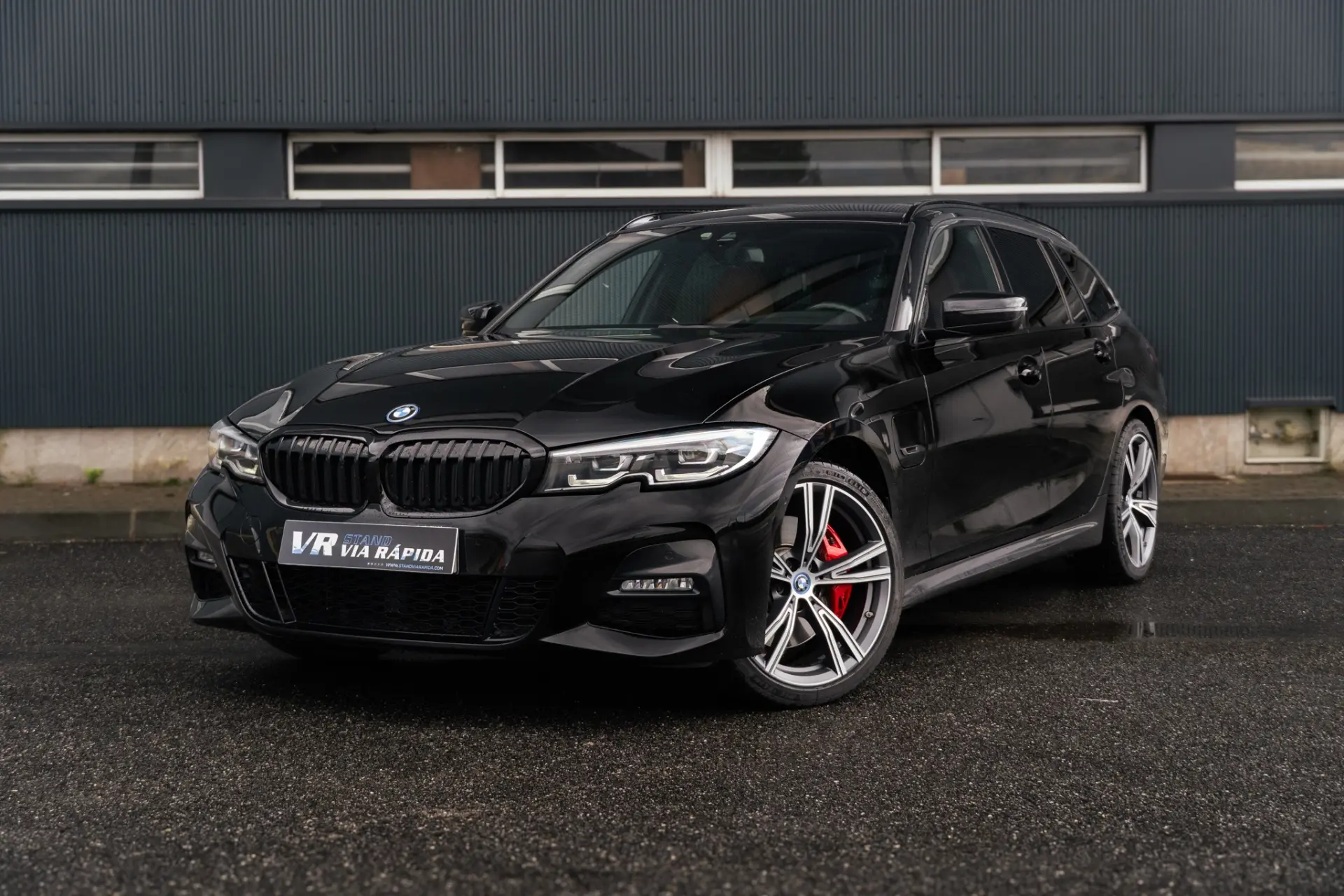 BMW 330 e Pack M Auto 1