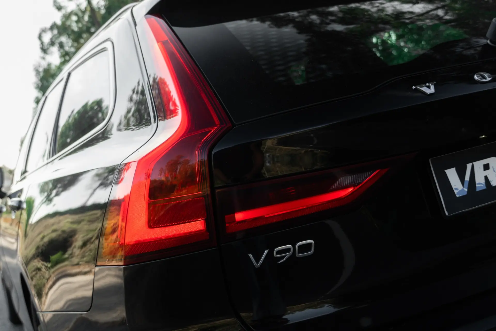Volvo V90 2.0 D4 R-Design Geartronic 34